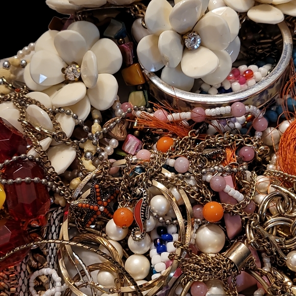 2+lbs Mixed Jewelry Lot Vntg & Modern Broken Craft Repair Mixed Costume Fun - Picture 3 of 6